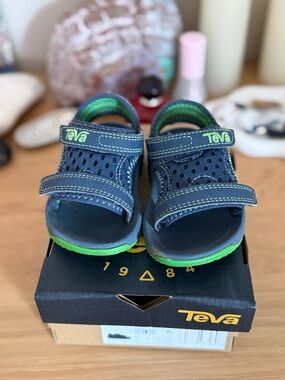 Teva Toddler Sandals – Size 4